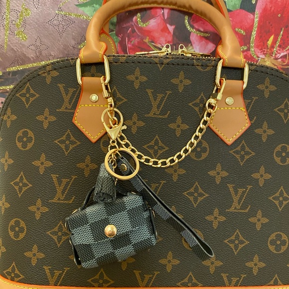 Purse Handbag Accessories Chain Charms Leather Mini

HANDBAG IS NOT INCLUDED - Picture 4 of 16